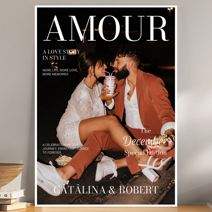 Tablou copertă de revistă personalizată în ramă albă cu fotografie și text personalizat.