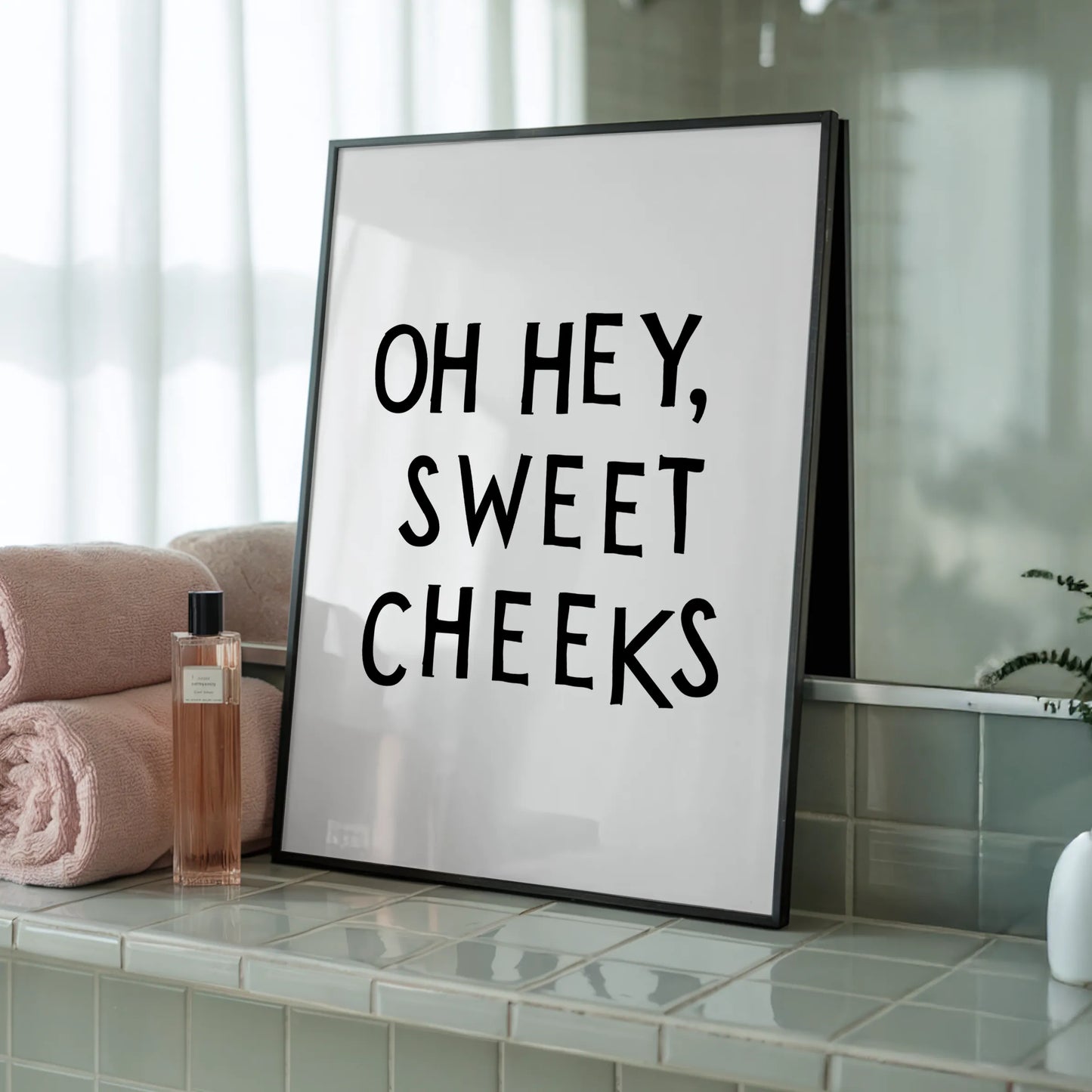 Sweet Cheeks - Tablou pentru Baie în Ramă